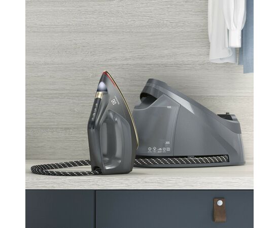 Паровая станция Electrolux E8ST1-8EGM, изображение 4 Паровая станция Electrolux E8ST1-8EGM, изображение 4