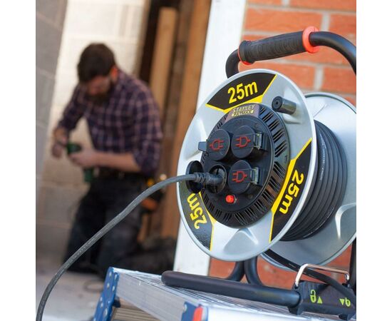 Сетевой удлинитель Stanley Fatmax 25 м (SXECCM2FASE), изображение 2 Сетевой удлинитель Stanley Fatmax 25 м (SXECCM2FASE), изображение 2