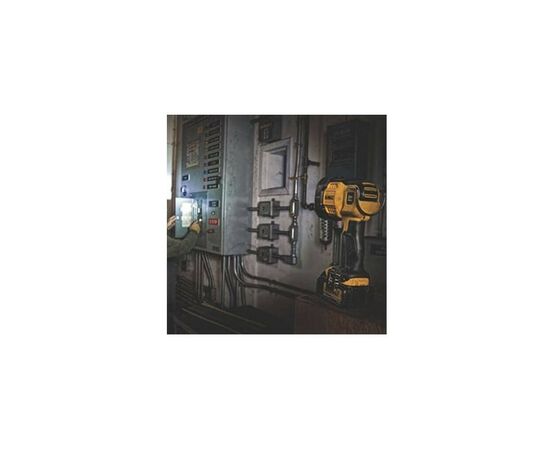 Фонарь DeWALT аккумуляторный , 18В XR Li-Ion, 90/1000 (без АКБ и ЗУ) (DCL043), изображение 4 Фонарь DeWALT аккумуляторный , 18В XR Li-Ion, 90/1000 (без АКБ и ЗУ) (DCL043), изображение 4