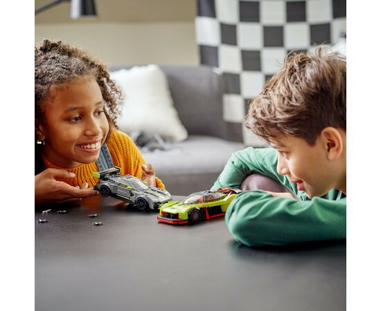 Конструктор LEGO Speed Champions Aston Martin Valkyrie AMR Pro і Aston Martin Vantage GT3 592 деталі (76910), зображення 3 Конструктор LEGO Speed Champions Aston Martin Valkyrie AMR Pro і Aston Martin Vantage GT3 592 деталі (76910), зображення 3