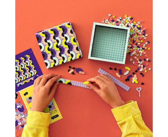 Конструктор LEGO DOTS Большая коробка 479 деталей (41960), изображение 7 Конструктор LEGO DOTS Большая коробка 479 деталей (41960), изображение 7