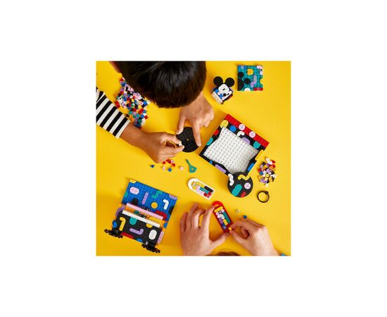 Конструктор LEGO DOTS Коробка «Снова в школу» из Микки и Минни Маусами 669 деталей (41964), изображение 4 Конструктор LEGO DOTS Коробка «Снова в школу» из Микки и Минни Маусами 669 деталей (41964), изображение 4