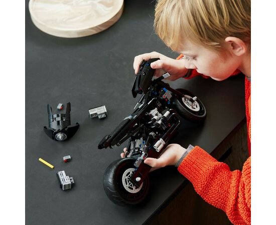 Конструктор LEGO Technic Бэтмен: Бэтцикл 641 деталь (42155), изображение 7 Конструктор LEGO Technic Бэтмен: Бэтцикл 641 деталь (42155), изображение 7