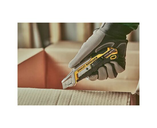 Нож монтажный Stanley FatMax Integrated Snap Knife, сегментное лезвие 18мм, L=165мм. (FMHT10594-0), изображение 5 Нож монтажный Stanley FatMax Integrated Snap Knife, сегментное лезвие 18мм, L=165мм. (FMHT10594-0), изображение 5