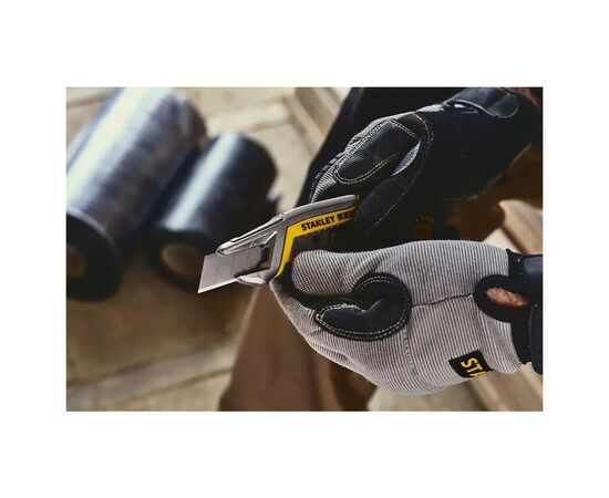 Нож монтажный Stanley FatMax Integrated Snap Knife, сегментное лезвие 18мм, L=165мм. (FMHT10594-0), изображение 7 Нож монтажный Stanley FatMax Integrated Snap Knife, сегментное лезвие 18мм, L=165мм. (FMHT10594-0), изображение 7