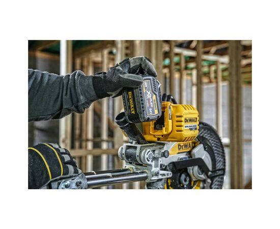 Торцовочная пила DeWALT 54В XR FLEXVOLT Li-lon, диск 250х30 мм, XPS, 20.5 кг, 2x2Ah (DCS727T2), изображение 5 Торцовочная пила DeWALT 54В XR FLEXVOLT Li-lon, диск 250х30 мм, XPS, 20.5 кг, 2x2Ah (DCS727T2), изображение 5