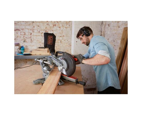 Торцовочная пила Black&Decker 1600 Вт, диск 216х30 мм, 4800 об/мин, XPS, вес 12 кг (BES700), изображение 3 Торцовочная пила Black&Decker 1600 Вт, диск 216х30 мм, 4800 об/мин, XPS, вес 12 кг (BES700), изображение 3