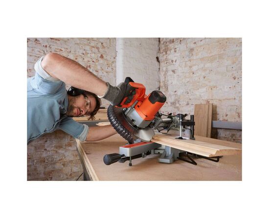 Торцовочная пила Black&Decker 1600 Вт, диск 216х30 мм, 4800 об/мин, XPS, вес 12 кг (BES700), изображение 4 Торцовочная пила Black&Decker 1600 Вт, диск 216х30 мм, 4800 об/мин, XPS, вес 12 кг (BES700), изображение 4
