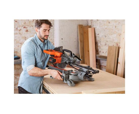Торцовочная пила Black&Decker 1600 Вт, диск 216х30 мм, 4800 об/мин, XPS, вес 12 кг (BES700), изображение 7 Торцовочная пила Black&Decker 1600 Вт, диск 216х30 мм, 4800 об/мин, XPS, вес 12 кг (BES700), изображение 7