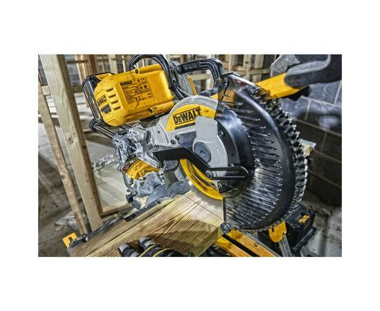Торцовочная пила DeWALT 54V XR FLEXVOLT Li-lon, диск 250х30 мм, XPS (без АКБ и ЗУ) (DCS727N), изображение 7 Торцовочная пила DeWALT 54V XR FLEXVOLT Li-lon, диск 250х30 мм, XPS (без АКБ и ЗУ) (DCS727N), изображение 7