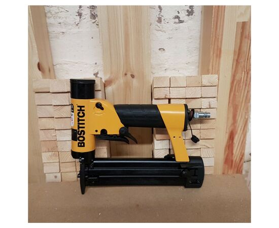 Степлер строительный Bostitch шпилькозабивной пневматический, тип крепежа 106, длина 15-30 мм (TU-216-2330K-E), изображение 2 Степлер строительный Bostitch шпилькозабивной пневматический, тип крепежа 106, длина 15-30 мм (TU-216-2330K-E), изображение 2