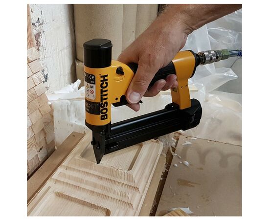 Степлер строительный Bostitch шпилькозабивной пневматический, тип крепежа 106, длина 15-30 мм (TU-216-2330K-E), изображение 3 Степлер строительный Bostitch шпилькозабивной пневматический, тип крепежа 106, длина 15-30 мм (TU-216-2330K-E), изображение 3