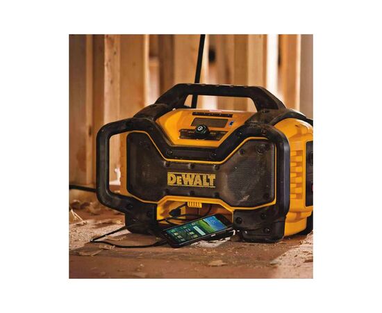 Зарядное устройство для аккумуляторов инструмента DeWALT с радиоприемником 18V, 54V XR, время зарядки 140 мин, вес 7.2 кг (DCR027), изображение 6 Зарядное устройство для аккумуляторов инструмента DeWALT с радиоприемником 18V, 54V XR, время зарядки 140 мин, вес 7.2 кг (DCR027), изображение 6