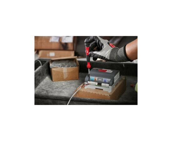 Отвертка Milwaukee со сменными вставками 4 в 1 (4932480584), изображение 7 Отвертка Milwaukee со сменными вставками 4 в 1 (4932480584), изображение 7