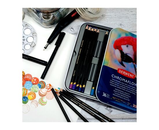 Карандаши цветные Derwent Chromaflow 36 цв. в металлическом пенале (5028252627498), изображение 3 Карандаши цветные Derwent Chromaflow 36 цв. в металлическом пенале (5028252627498), изображение 3