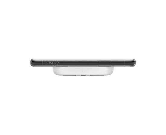 Зарядное устройство Belkin Pad Wireless Charging Qi, 15W, white (WIA002VFWH), изображение 3 Зарядное устройство Belkin Pad Wireless Charging Qi, 15W, white (WIA002VFWH), изображение 3