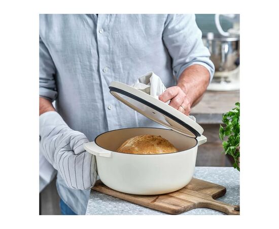 Кастрюля KitchenAid чавунна з кришкою 3,3 л Мигдалевий крем (CC006056-001), изображение 6 Кастрюля KitchenAid чавунна з кришкою 3,3 л Мигдалевий крем (CC006056-001), изображение 6