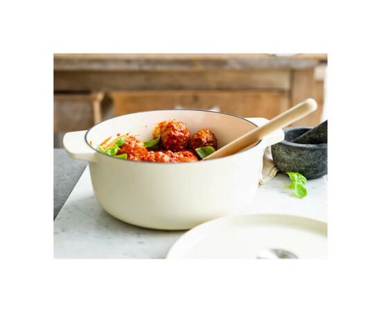 Кастрюля KitchenAid чавунна з кришкою 5,2 л Мигдалевий крем (CC006059-001), изображение 7 Кастрюля KitchenAid чавунна з кришкою 5,2 л Мигдалевий крем (CC006059-001), изображение 7
