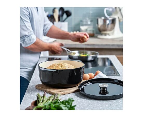 Кастрюля KitchenAid чавунна з кришкою 5,2 л Чорна (CC006061-001), изображение 8 Кастрюля KitchenAid чавунна з кришкою 5,2 л Чорна (CC006061-001), изображение 8