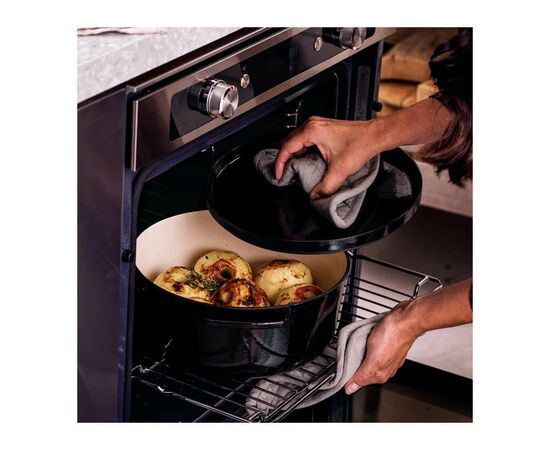 Кастрюля KitchenAid чавунна з кришкою 5,2 л Чорна (CC006061-001), изображение 9 Кастрюля KitchenAid чавунна з кришкою 5,2 л Чорна (CC006061-001), изображение 9