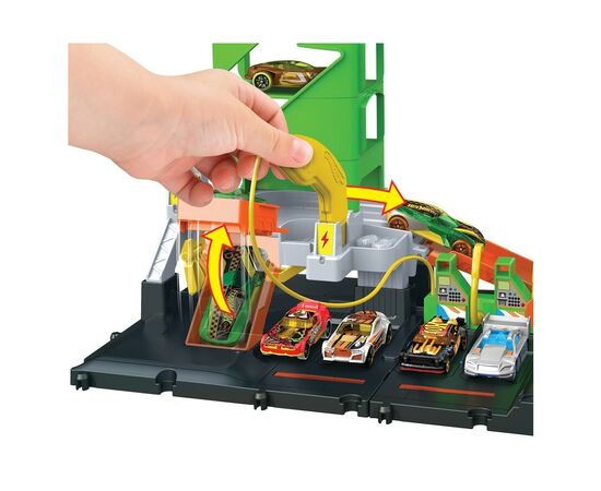 Автотрек Hot Wheels Заправочная станция для суперзарядки (HTN79), изображение 2 Автотрек Hot Wheels Заправочная станция для суперзарядки (HTN79), изображение 2