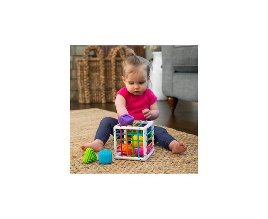 Развивающая игрушка Fat Brain Toys Куб-сортер со стенками-шнурочками InnyBin (F251ML), изображение 6 Развивающая игрушка Fat Brain Toys Куб-сортер со стенками-шнурочками InnyBin (F251ML), изображение 6