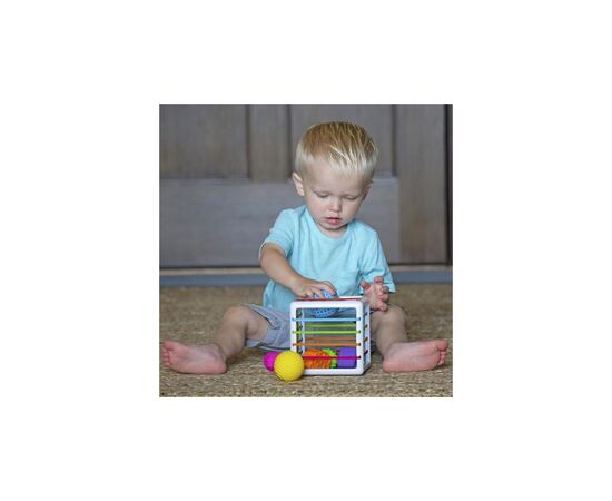 Развивающая игрушка Fat Brain Toys Куб-сортер со стенками-шнурочками InnyBin (F251ML), изображение 7 Развивающая игрушка Fat Brain Toys Куб-сортер со стенками-шнурочками InnyBin (F251ML), изображение 7