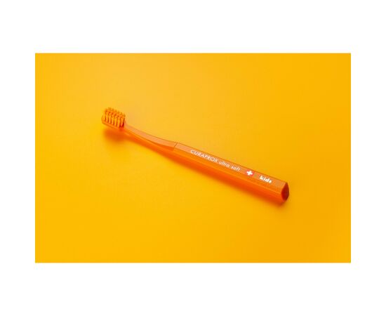 Детская зубная щетка Curaprox CS Kids ультрамягкая d 0.09 мм (4-12 лет) Оранжевый (CS Kids-03), изображение 2 Детская зубная щетка Curaprox CS Kids ультрамягкая d 0.09 мм (4-12 лет) Оранжевый (CS Kids-03), изображение 2