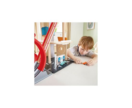 Автотрек Hape с паркингом, лифтом и вертолетной площадкой (E3019A), изображение 6