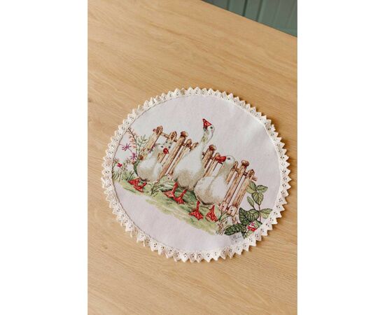 Салфетка на стол Прованс гобеленовая круглая Гуси D-35 (034081), изображение 4 Салфетка на стол Прованс гобеленовая круглая Гуси D-35 (034081), изображение 4