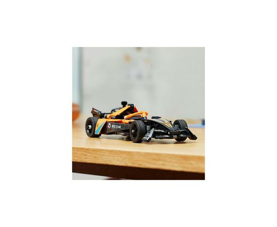 Конструктор LEGO Автомобиль для гонки NEOM McLaren Formula E 452 детали (42169), изображение 9 Конструктор LEGO Автомобиль для гонки NEOM McLaren Formula E 452 детали (42169), изображение 9
