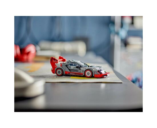 Конструктор LEGO Speed Champions Автомобиль для гонок Audi S1 e-tron quattro 274 детали (76921), изображение 4 Конструктор LEGO Speed Champions Автомобиль для гонок Audi S1 e-tron quattro 274 детали (76921), изображение 4