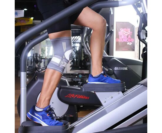 Фиксатор колена LiveUp Knee Support LS5676-S сірий, білий Уні S (6951376182316), изображение 2 Фиксатор колена LiveUp Knee Support LS5676-S сірий, білий Уні S (6951376182316), изображение 2