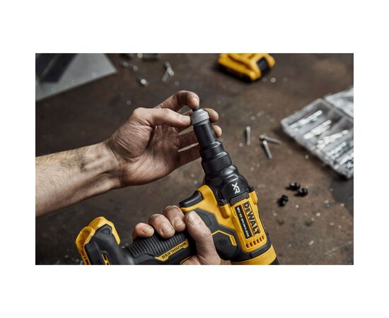 Заклепочник DeWALT 18 В XR Li-Ion, 10 kN, d.закл.=2.4-4.8 мм (без АКБ и ЗУ) (DCF403NT), изображение 11 Заклепочник DeWALT 18 В XR Li-Ion, 10 kN, d.закл.=2.4-4.8 мм (без АКБ и ЗУ) (DCF403NT), изображение 11