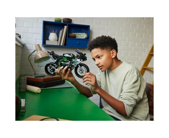 Конструктор LEGO Technic Мотоцикл Kawasaki Ninja H2R 643 детали (42170), изображение 2 Конструктор LEGO Technic Мотоцикл Kawasaki Ninja H2R 643 детали (42170), изображение 2