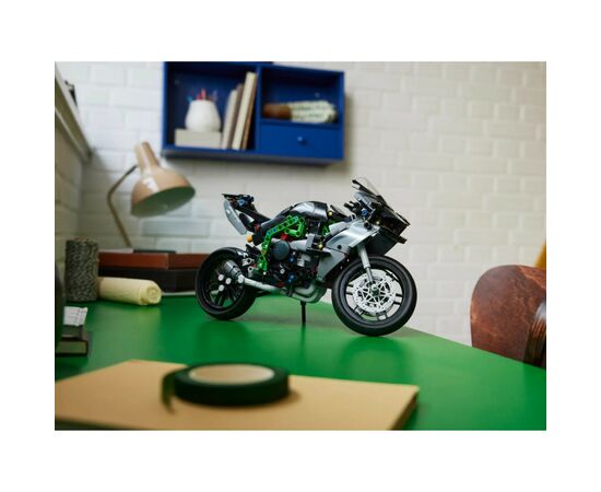 Конструктор LEGO Technic Мотоцикл Kawasaki Ninja H2R 643 детали (42170), изображение 3 Конструктор LEGO Technic Мотоцикл Kawasaki Ninja H2R 643 детали (42170), изображение 3