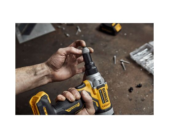 Заклепочник DeWALT 18 В XR Li-Ion, 20 kN, d.закл.=4.8-6.4 мм (без АКБ и ЗУ) (DCF414NT), изображение 10 Заклепочник DeWALT 18 В XR Li-Ion, 20 kN, d.закл.=4.8-6.4 мм (без АКБ и ЗУ) (DCF414NT), изображение 10
