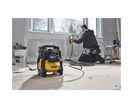 Компрессор DeWALT безмасляный, 18 B XR Li-lon, 48 л/мин (без АКБ и ЗУ) (DCC1018N), изображение 8 Компрессор DeWALT безмасляный, 18 B XR Li-lon, 48 л/мин (без АКБ и ЗУ) (DCC1018N), изображение 8