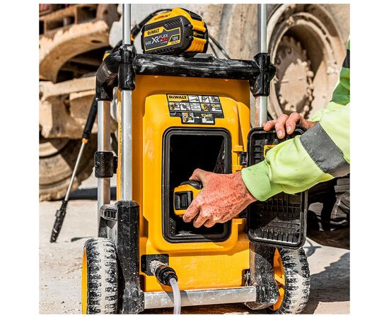 Мойка высокого давления DeWALT XR Li-Ion, 165 бар, шланг 6 м (без АКБ и ЗУ) (DCMPW1600N), изображение 8 Мойка высокого давления DeWALT XR Li-Ion, 165 бар, шланг 6 м (без АКБ и ЗУ) (DCMPW1600N), изображение 8