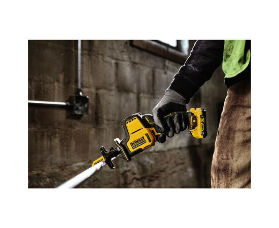Сабельная пила DeWALT 10.8/12В XR Li-lon, 0 - 2800 ход/мин, 1.38 кг (без АКБ и ЗУ) (DCS312NT), изображение 5 Сабельная пила DeWALT 10.8/12В XR Li-lon, 0 - 2800 ход/мин, 1.38 кг (без АКБ и ЗУ) (DCS312NT), изображение 5