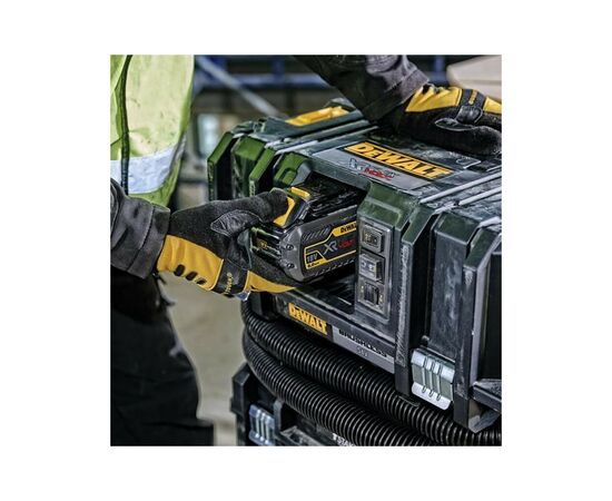 Пылесос строительный DeWALT 54В XR FLEXVOLT Li-lon, длина шланга 2.4 м, 7.5 кг, 2x6Ah (DCV586MT2), изображение 3 Пылесос строительный DeWALT 54В XR FLEXVOLT Li-lon, длина шланга 2.4 м, 7.5 кг, 2x6Ah (DCV586MT2), изображение 3