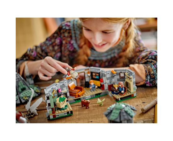 Конструктор LEGO Harry Potter Домик Хагрида: Неожиданные гости 896 деталей (76428), изображение 11 Конструктор LEGO Harry Potter Домик Хагрида: Неожиданные гости 896 деталей (76428), изображение 11