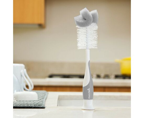 Щіточка для миття пляшечок Munchkin 2 в 1 для чистки пляшечок та сосок сірий (16020.02), зображення 4 Щіточка для миття пляшечок Munchkin 2 в 1 для чистки пляшечок та сосок сірий (16020.02), зображення 4