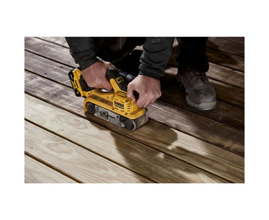 Шлифовальная машина DeWALT XR Li-Ion 18 В 2x5Ah, 198-320 м/мин, лента 75х533 мм (DCW220P2), изображение 10 Шлифовальная машина DeWALT XR Li-Ion 18 В 2x5Ah, 198-320 м/мин, лента 75х533 мм (DCW220P2), изображение 10