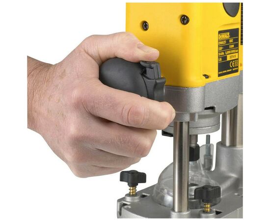 Фрезер DeWALT 1100 Вт, 8000 - 24000 об/мин, цанга 8 мм (DW621), изображение 4 Фрезер DeWALT 1100 Вт, 8000 - 24000 об/мин, цанга 8 мм (DW621), изображение 4