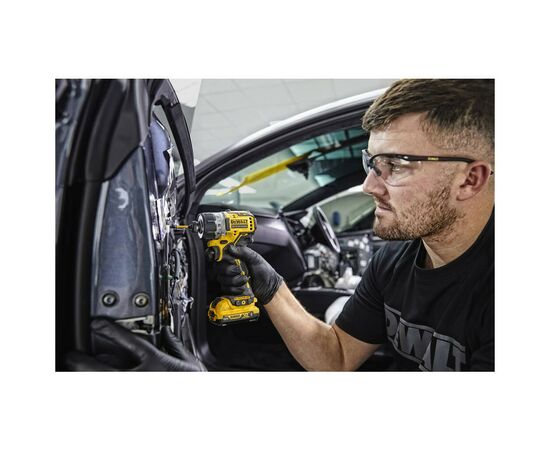Шуруповерт DeWALT 12V XR Li-Ion, 8 Нм, 1100 об/мин, 2x2Ah, кейс (DCF601D2), изображение 4 Шуруповерт DeWALT 12V XR Li-Ion, 8 Нм, 1100 об/мин, 2x2Ah, кейс (DCF601D2), изображение 4