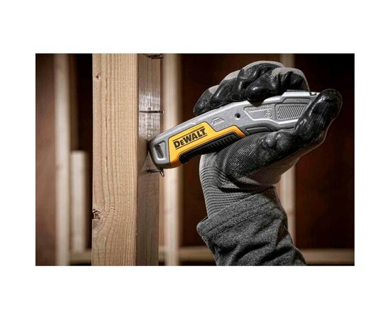 Нож монтажный DeWALT с выдвижным лезвием для отделочных работ 150 мм (DWHT10054-0), изображение 3 Нож монтажный DeWALT с выдвижным лезвием для отделочных работ 150 мм (DWHT10054-0), изображение 3