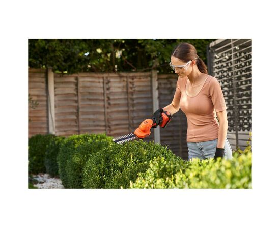Кусторез Black&Decker 18 В, 2Ah, насадки- 20 см/8 мм, 10 см/18 мм, (BCSS18D1), изображение 7 Кусторез Black&Decker 18 В, 2Ah, насадки- 20 см/8 мм, 10 см/18 мм, (BCSS18D1), изображение 7