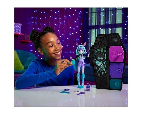Кукла Monster High Неоновые и бомбезные Ужас-секреты Твайлы (HNF82), изображение 9 Кукла Monster High Неоновые и бомбезные Ужас-секреты Твайлы (HNF82), изображение 9