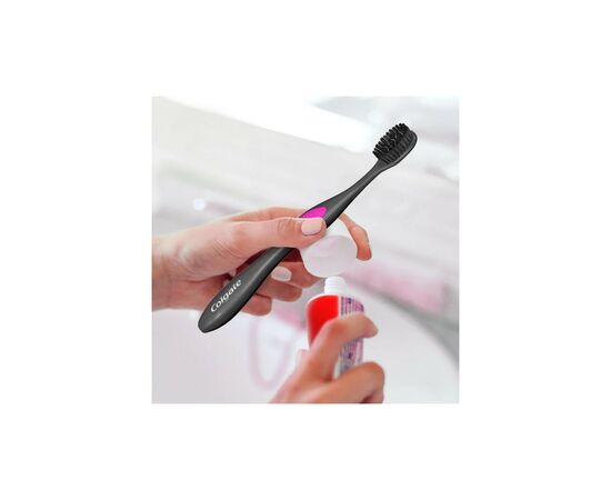 Зубна щітка Colgate 360 Деревне вугілля Рожева (2170000000053), зображення 4 Зубна щітка Colgate 360 Деревне вугілля Рожева (2170000000053), зображення 4